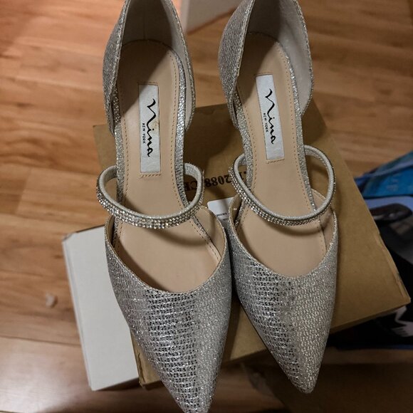 Nina Brystol Pumps - Picture 1 of 3